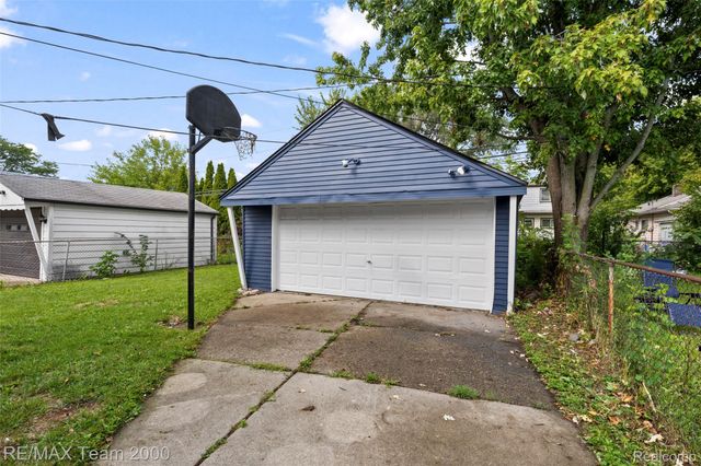 22459 Wilmot Avenue, Eastpointe, MI 48021
