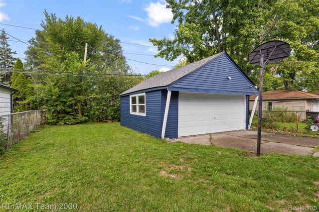 22459 Wilmot Avenue, Eastpointe, MI 48021