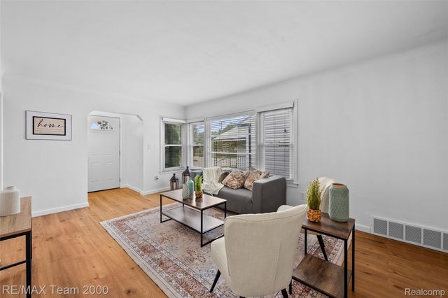 22459 Wilmot Avenue, Eastpointe, MI 48021