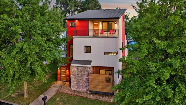 615 W North Street, Fayetteville, AR 72701