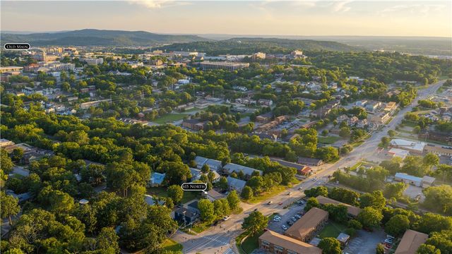 615 W North Street, Fayetteville, AR 72701