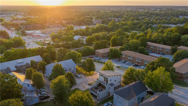 615 W North Street, Fayetteville, AR 72701