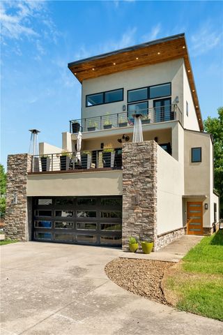 615 W North Street, Fayetteville, AR 72701