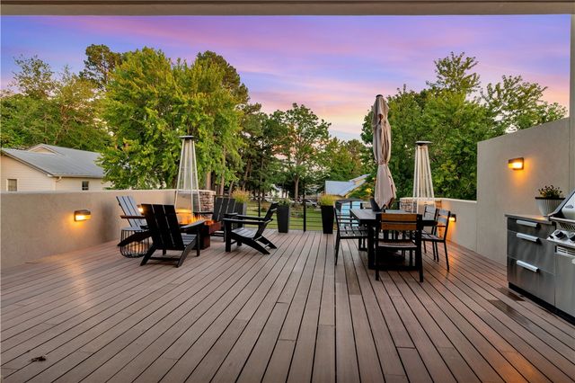 615 W North Street, Fayetteville, AR 72701