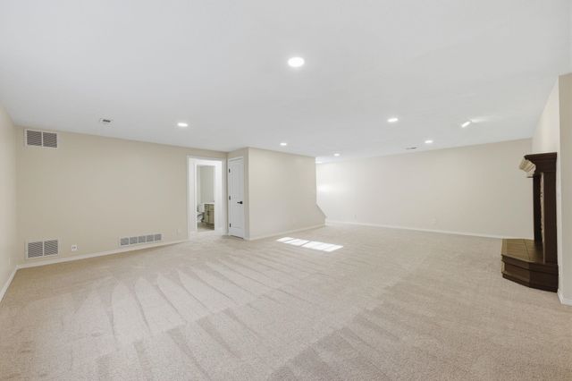 2772 Glacier Dr, Wichita, KS 67215