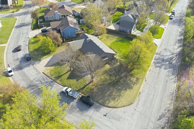 2772 Glacier Dr, Wichita, KS 67215