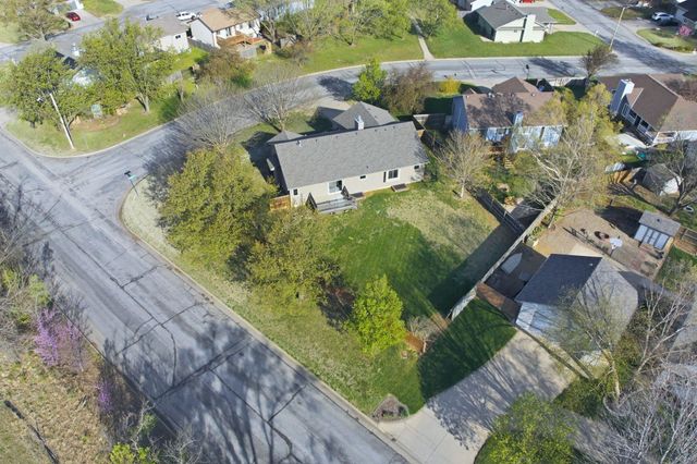 2772 Glacier Dr, Wichita, KS 67215