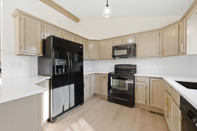 2772 Glacier Dr, Wichita, KS 67215