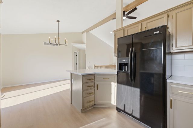 2772 Glacier Dr, Wichita, KS 67215