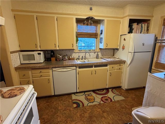 2721 Weston Avenue, Niagara Falls, NY 14305