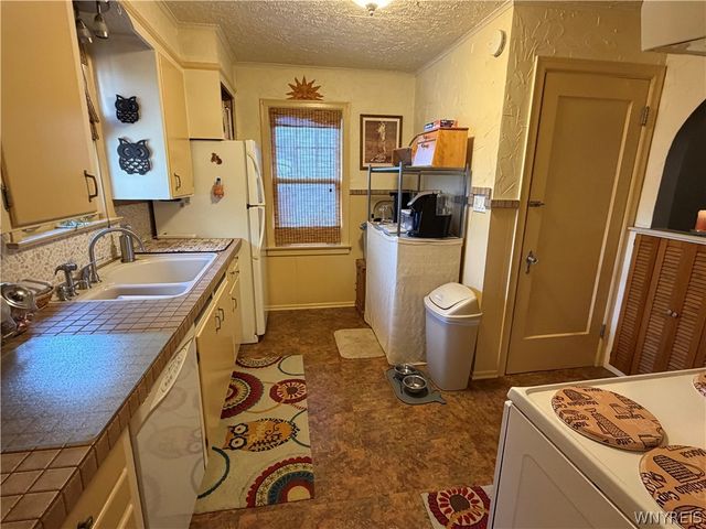 2721 Weston Avenue, Niagara Falls, NY 14305