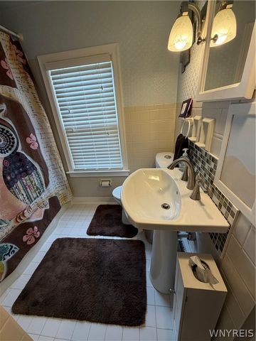 2721 Weston Avenue, Niagara Falls, NY 14305