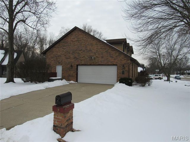 9 Brian Drive, Swansea, IL 62226