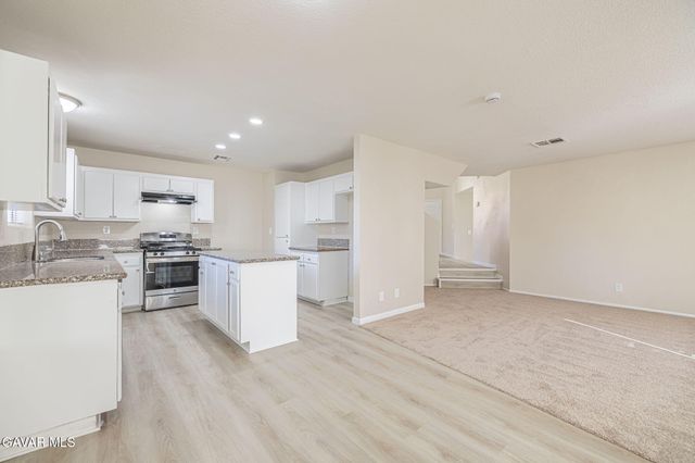 44043 Sunview Court, Lancaster, CA 93535