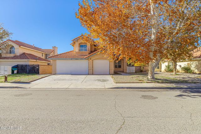 44043 Sunview Court, Lancaster, CA 93535