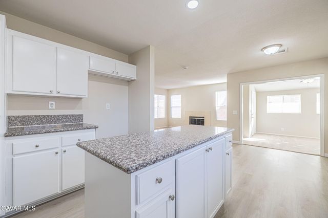 44043 Sunview Court, Lancaster, CA 93535