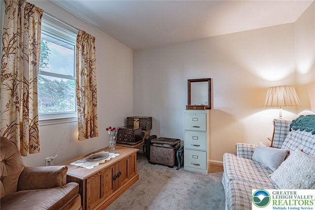 4252 Briarcliff Road, South Whitehall Twp, PA 18104