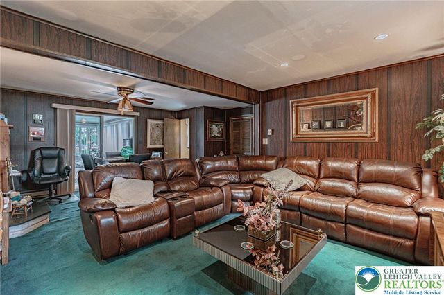 4252 Briarcliff Road, South Whitehall Twp, PA 18104