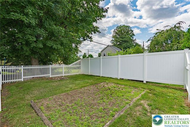 4252 Briarcliff Road, South Whitehall Twp, PA 18104