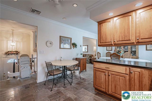 4252 Briarcliff Road, South Whitehall Twp, PA 18104