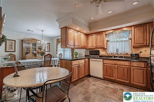 4252 Briarcliff Road, South Whitehall Twp, PA 18104