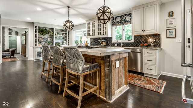 6260 E Avalon Lane East Drive, Indianapolis, IN 46220