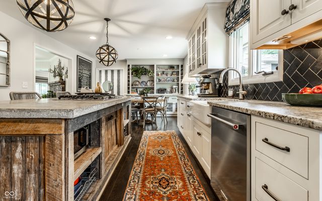 6260 E Avalon Lane East Drive, Indianapolis, IN 46220