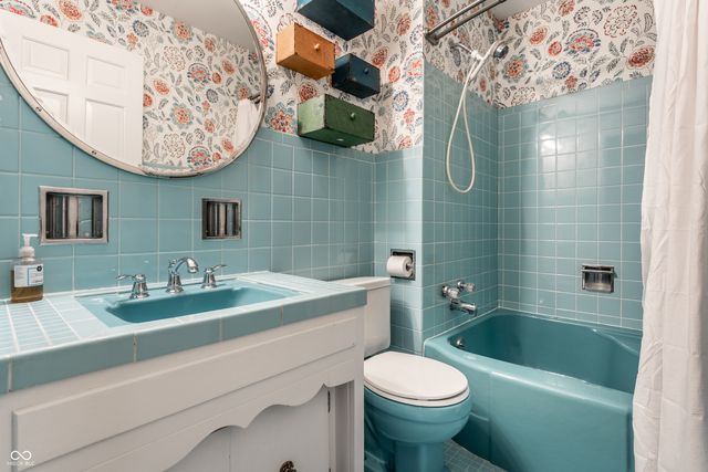 6260 E Avalon Lane East Drive, Indianapolis, IN 46220