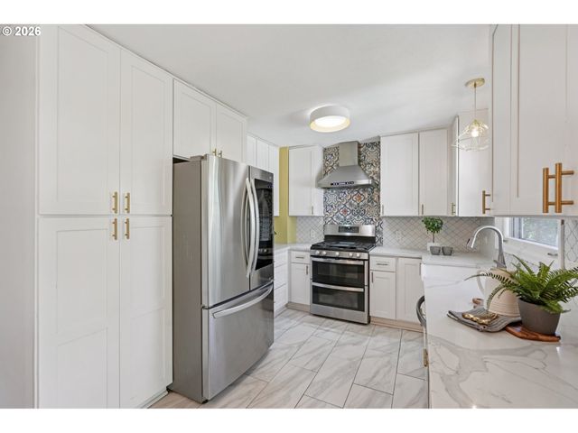 12335 Se SALMON St, Portland, OR 97233
