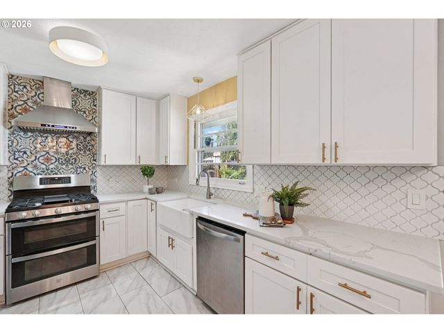 12335 Se SALMON St, Portland, OR 97233