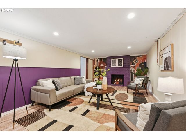 12335 Se SALMON St, Portland, OR 97233