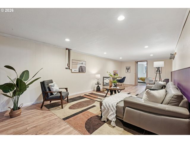 12335 Se SALMON St, Portland, OR 97233