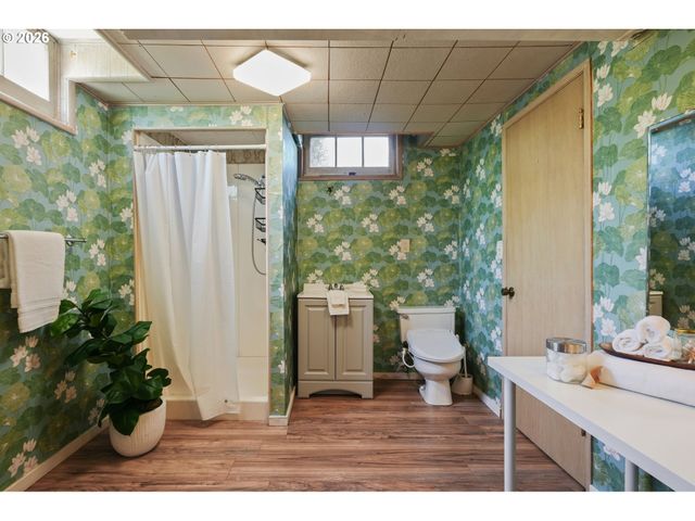 12335 Se SALMON St, Portland, OR 97233