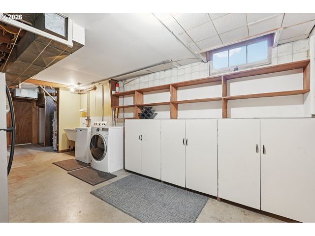 12335 Se SALMON St, Portland, OR 97233