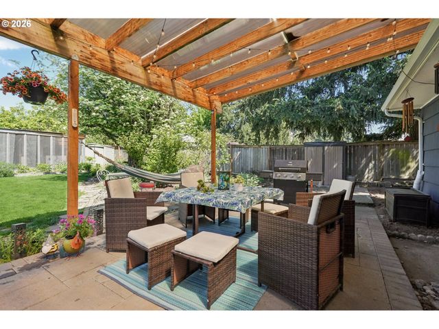 12335 Se SALMON St, Portland, OR 97233