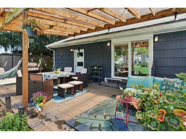 12335 Se SALMON St, Portland, OR 97233
