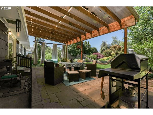 12335 Se SALMON St, Portland, OR 97233