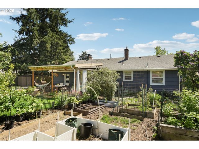 12335 Se SALMON St, Portland, OR 97233