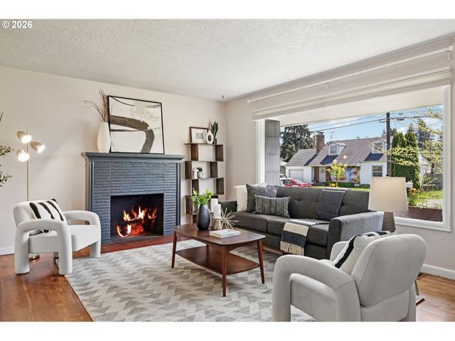 12335 Se SALMON St, Portland, OR 97233