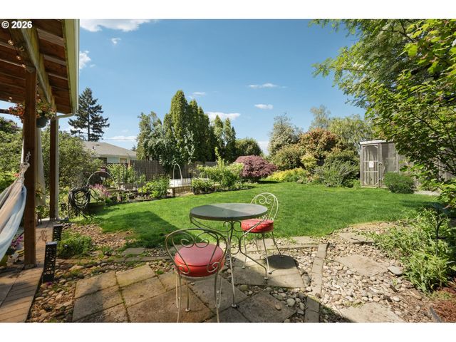 12335 Se SALMON St, Portland, OR 97233