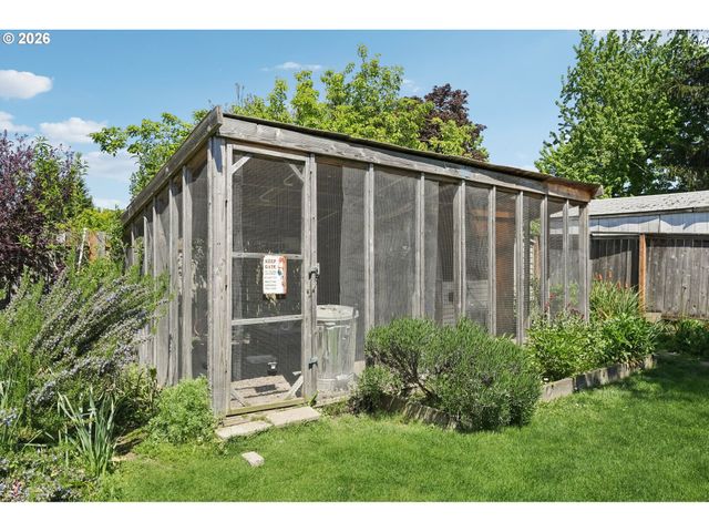 12335 Se SALMON St, Portland, OR 97233