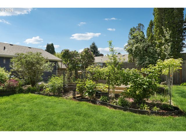 12335 Se SALMON St, Portland, OR 97233
