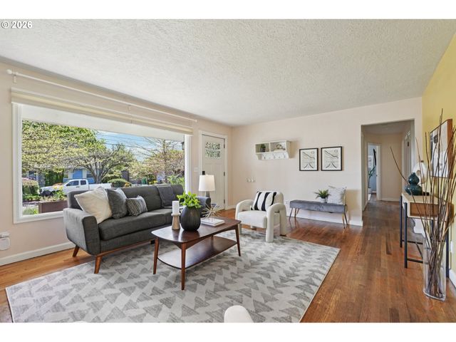 12335 Se SALMON St, Portland, OR 97233