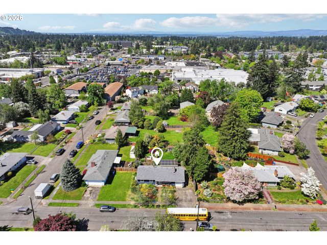 12335 Se SALMON St, Portland, OR 97233