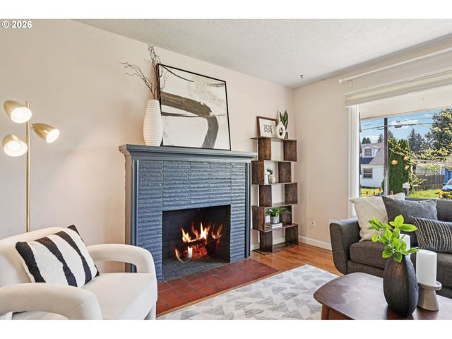 12335 Se SALMON St, Portland, OR 97233
