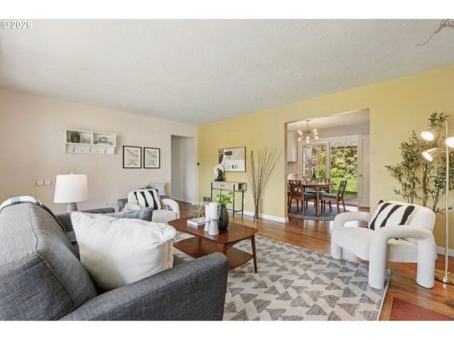 12335 Se SALMON St, Portland, OR 97233