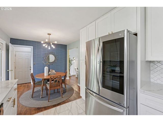 12335 Se SALMON St, Portland, OR 97233