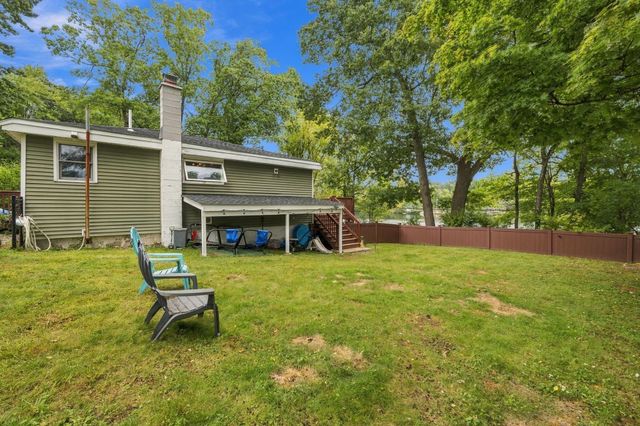 39 Lakeview Dr, Leominster, MA 01453