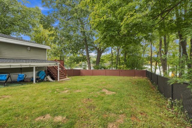 39 Lakeview Dr, Leominster, MA 01453
