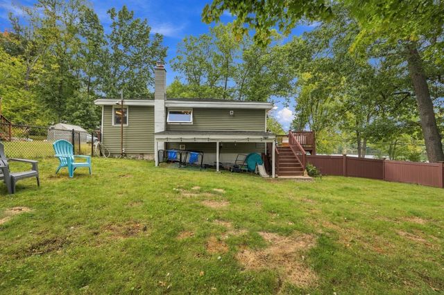 39 Lakeview Dr, Leominster, MA 01453